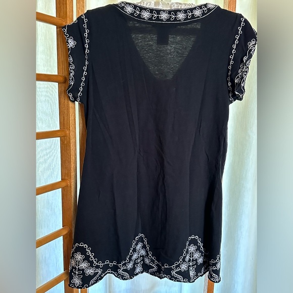 BCBG Max Aria V neck Embroidered Short Sleeve Boho Floral Top Large - Picture 3 of 4